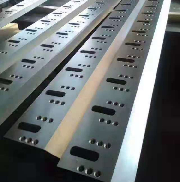 刀口(kǒu)鑲鋼刀